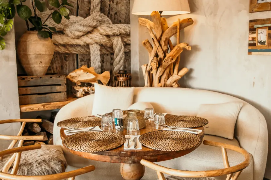 Strand café Dok ronde tafel met zitbank